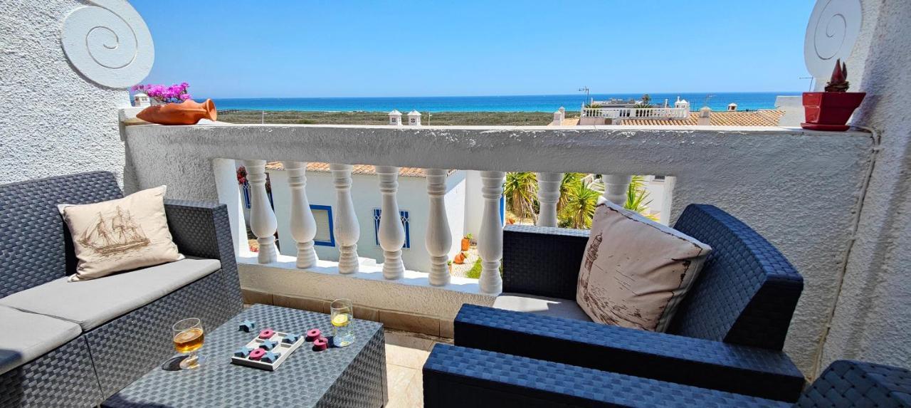 The Swallow'S Rest Beach House - Meia Praia Lagos Exterior photo